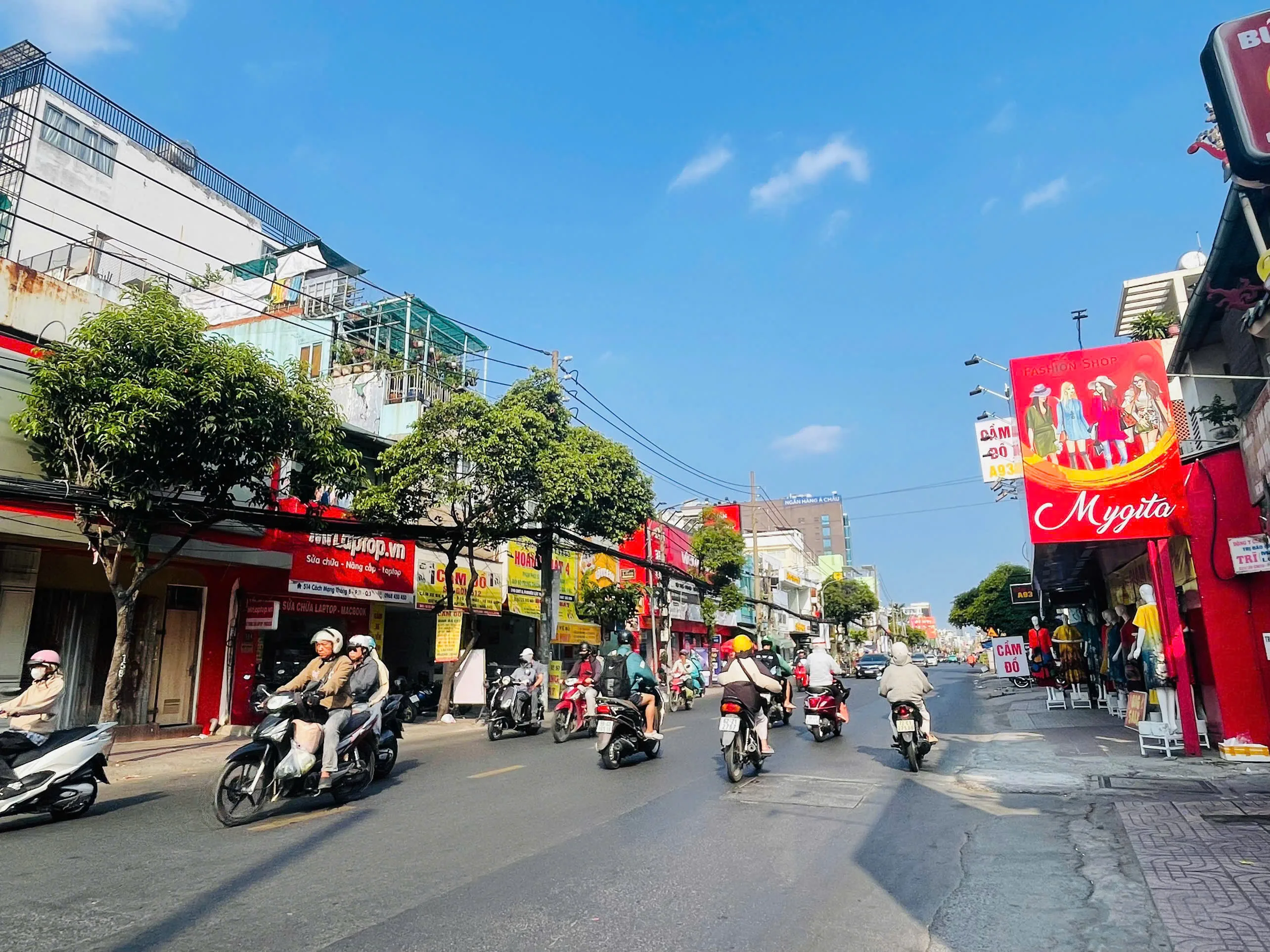 CHO THUÊ MẶT BẰNG 2 MẶT TIỀN : 516 Cách Mạng Tháng 8, Quận 3. Giá thuê: 80 triệu/tháng