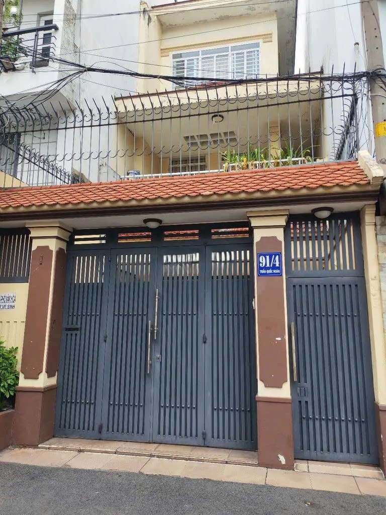 CHO THUÊ NHÀ NGUYÊN CĂN : 91/4 Trần Quốc Hoàn, Phường 4, Quận Tân Bình. Giá thuê: 32 triệu/tháng