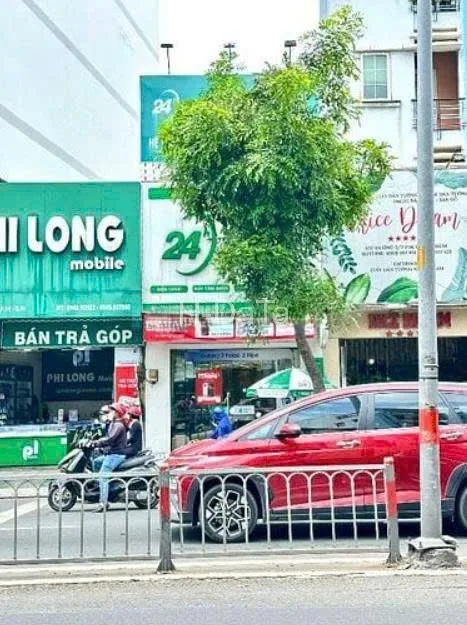 CHO THUÊ NHÀ MẶT TIỀN : 652 Đường 3/2, Phường 14, Quận 10. Giá thuê: 40 triệu/tháng