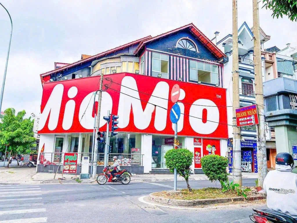 CHO THUÊ TÒA NHÀ 2 MẶT TIỀN : 232 Tân Sơn Nhì, Quận Tân Phú. Giá thuê: 13.000 USD/tháng