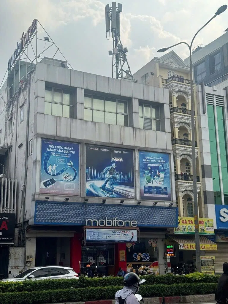 CHO THUÊ NHÀ MẶT TIỀN : 363 Cộng Hoà, Phường 13, Quận Tân Bình. Giá thuê: 200 triệu/tháng