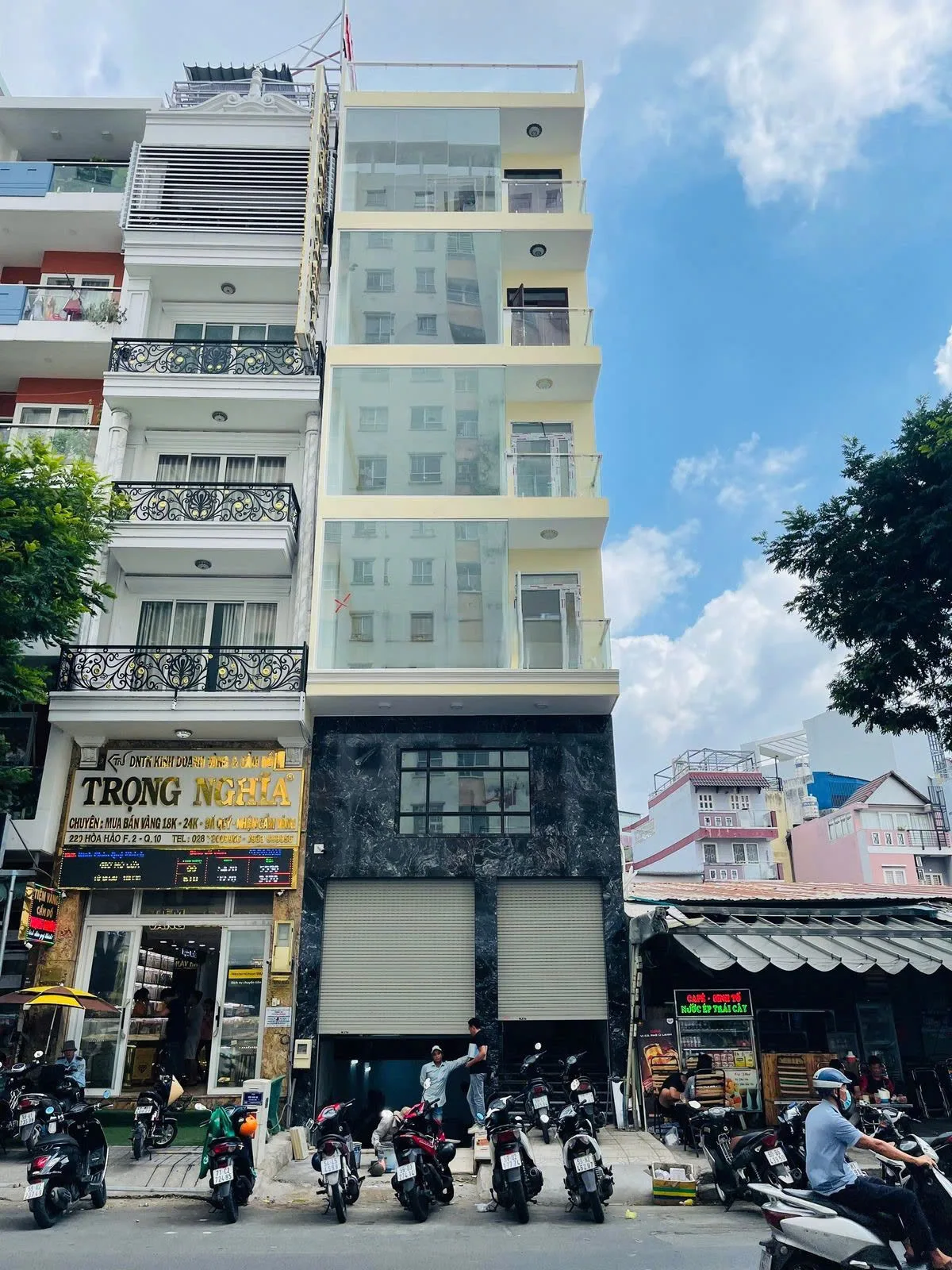 CHO THUÊ TÒA NHÀ MẶT TIỀN : 218 Hòa Hảo, Phường 2, Quận 10. Giá thuê: 160 triệu/tháng