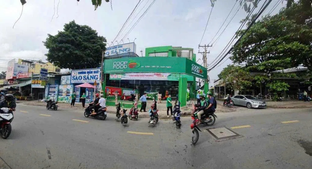 CHO THUÊ MẶT BẰNG 2 MẶT TIỀN : 88 Đình Phong Phú, Thủ Đức. Giá thuê: 75 triệu/tháng