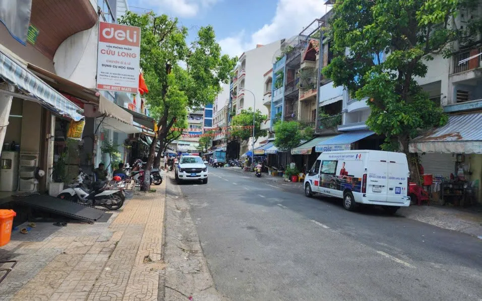 CHO THUÊ NHÀ MẶT TIỀN : 21 Nguyễn Xuân Phụng, Quận 6. Giá thuê: 43 triệu/tháng