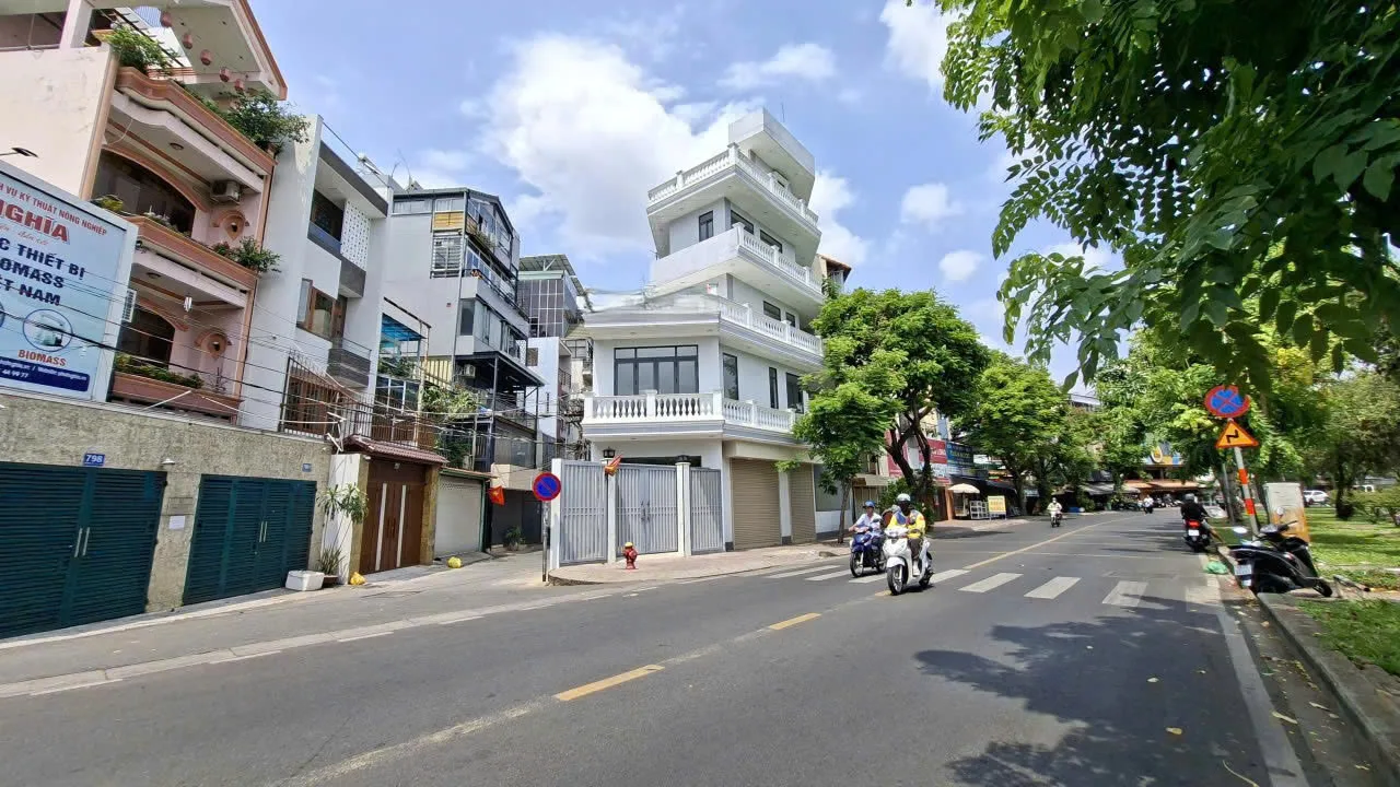 CHO THUÊ NHÀ MẶT TIỀN : 796 Trường Sa, Phường 14, Quận 3. Giá thuê: 90 triệu/tháng