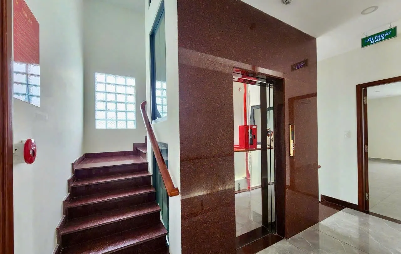 CHO THUÊ TÒA NHÀ : 189 Nguyễn Xí, Phường 26, Quận Bình Thạnh. Giá thuê: 120 triệu/tháng