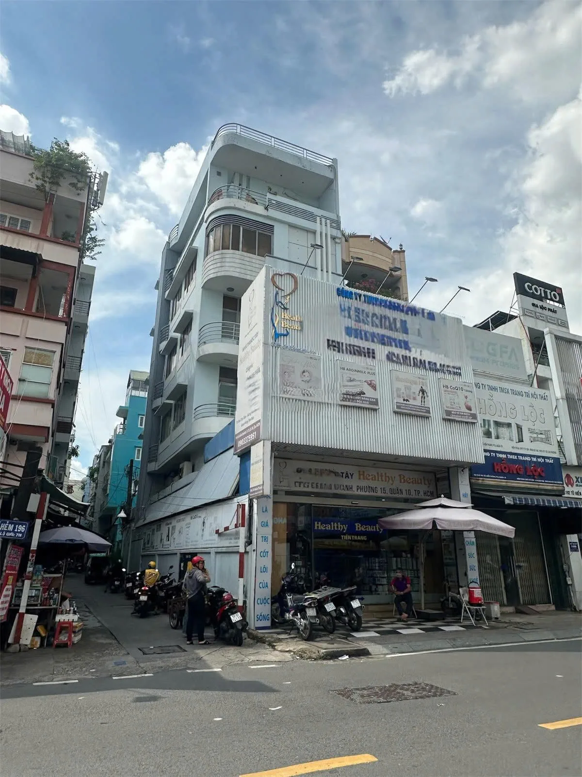 CHO THUÊ NHÀ 3 MẶT TIỀN : 196 Tô Hiến Thành, Phường 13, Quận 10. Giá thuê: 140 triệu/tháng