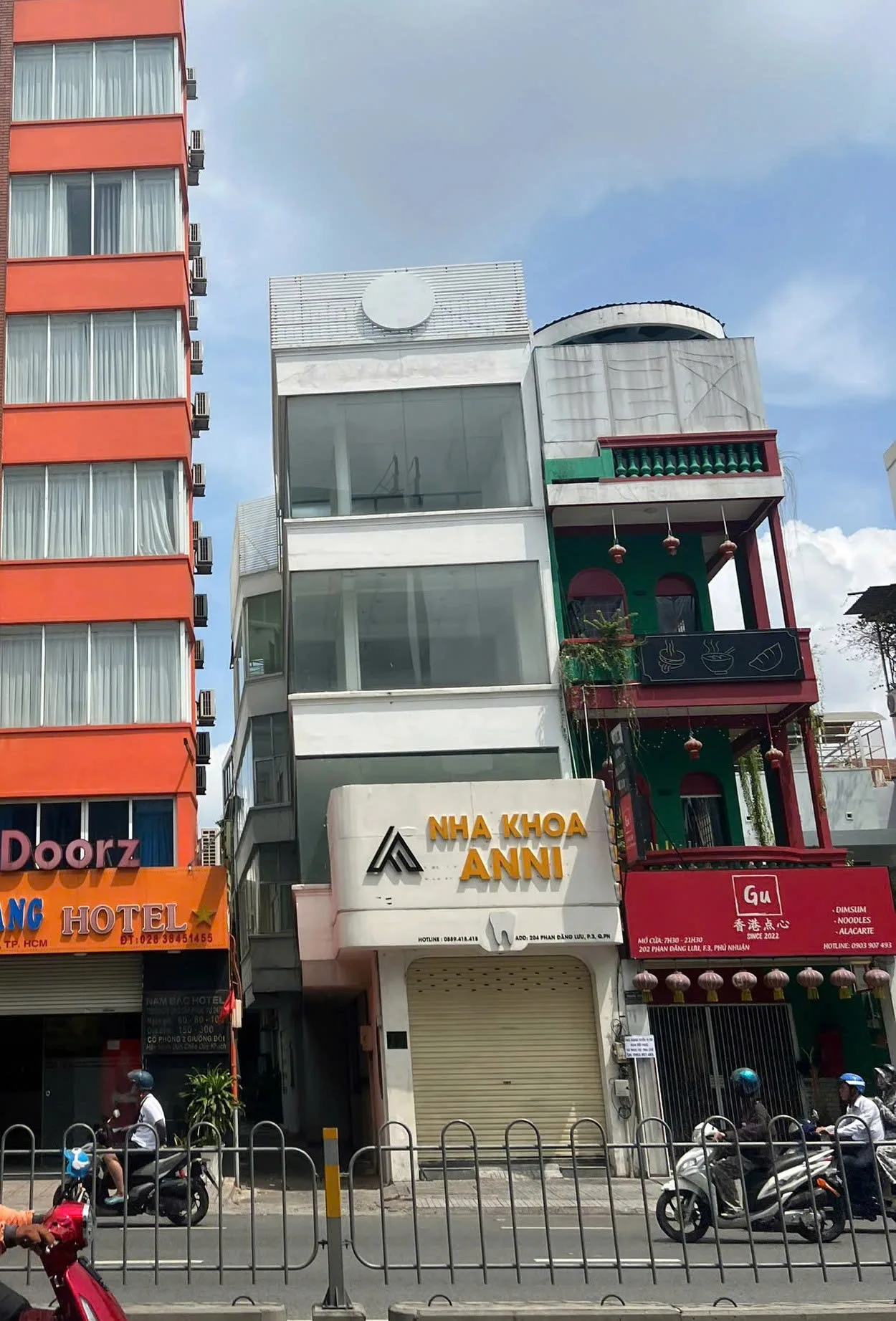 CHO THUÊ NHÀ MẶT TIỀN : 204 Phan Đăng Lưu, Phường 4, Quận Phú Nhuận.  Giá thuê: 65 triệu/tháng