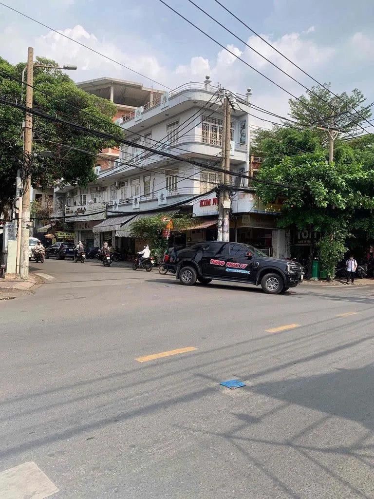CHO THUÊ NHÀ 2 MẶT TIỀN : 34 Phan Huy Ích, Phường 15, Quận Tân Bình. Giá thuê: 125 triệu/tháng