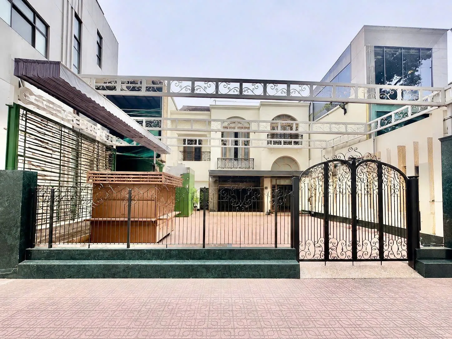 CHO THUÊ MẶT BẰNG KHỦNG : 202 PASTEUR, QUẬN 3. GIÁ THUÊ : 350 TRIỆU/THÁNG