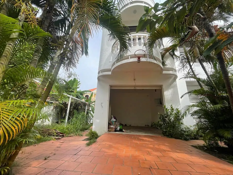 CHO THUÊ BIỆT THỰ SÂN VƯỜN ĐẲNG CẤP : 9 Đường 56, Thảo Điền, Thủ Đức. Giá thuê: 4.000 USD/tháng