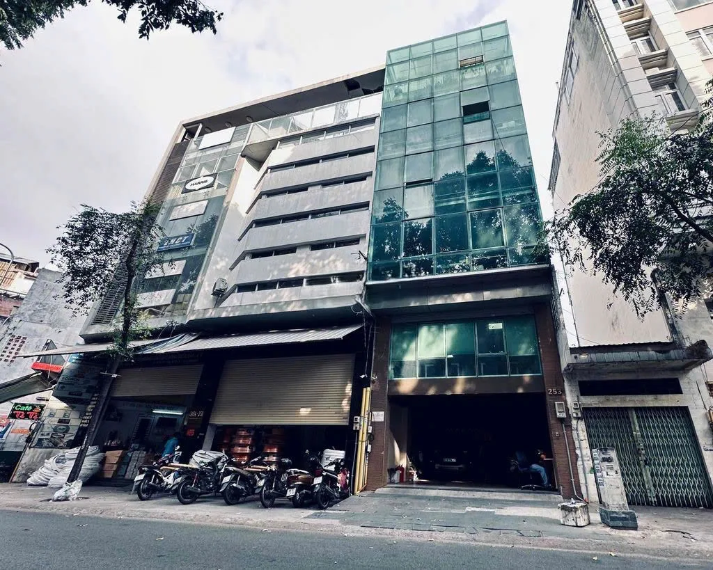 CHO THUÊ NHÀ 2 MẶT TIỀN : 253 Nguyễn Thái Bình, Phường 4, Quận Tân Bình. Giá thuê: 65 triệu/tháng 