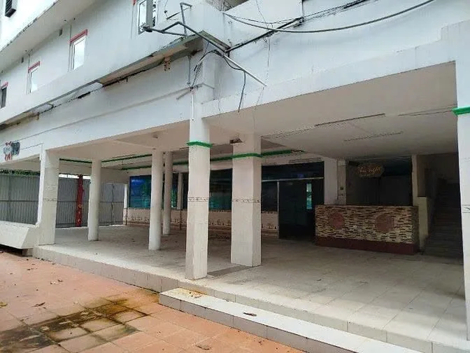 CHO THUÊ NHÀ MẶT TIỀN : 12 Hoàng Việt, Phường 4, Quận Tân Bình. Giá thuê: 150 triệu/tháng