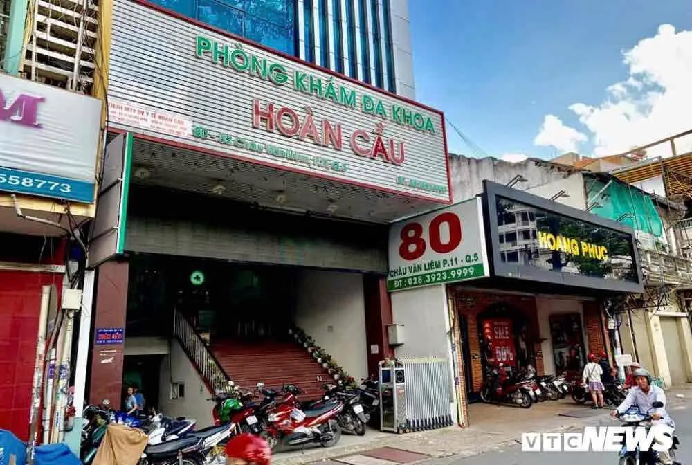 CHO THUÊ TÒA NHÀ MẶT TIỀN : 80–82 Châu Văn Liêm, Phường 11, Quận 5. Giá thuê: 360 triệu/tháng 