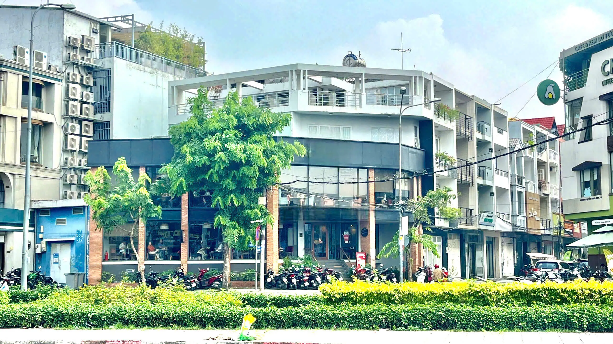 CHO THUÊ MẶT BẰNG GÓC 2 MẶT TIỀN ĐẸP NHẤT KHU HOA HỒNG – PHAN XÍCH LONG, PHÚ NHUẬN. GIÁ THUÊ : 11.00