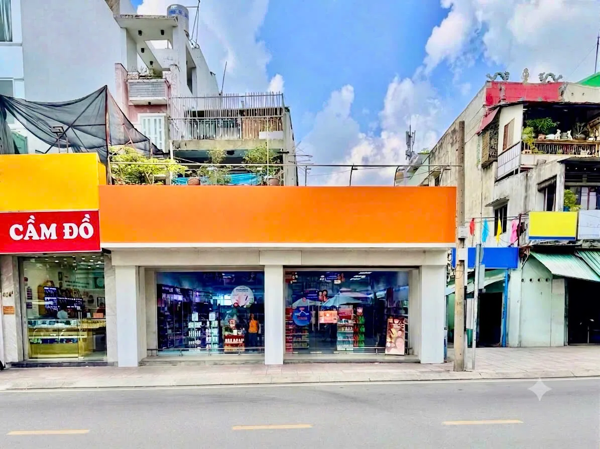 CHO THUÊ GÓC 2 MẶT TIỀN : 400–402 Cách Mạng Tháng 8, Quận 3, TP.HCM. Giá thuê: 160 triệu/tháng