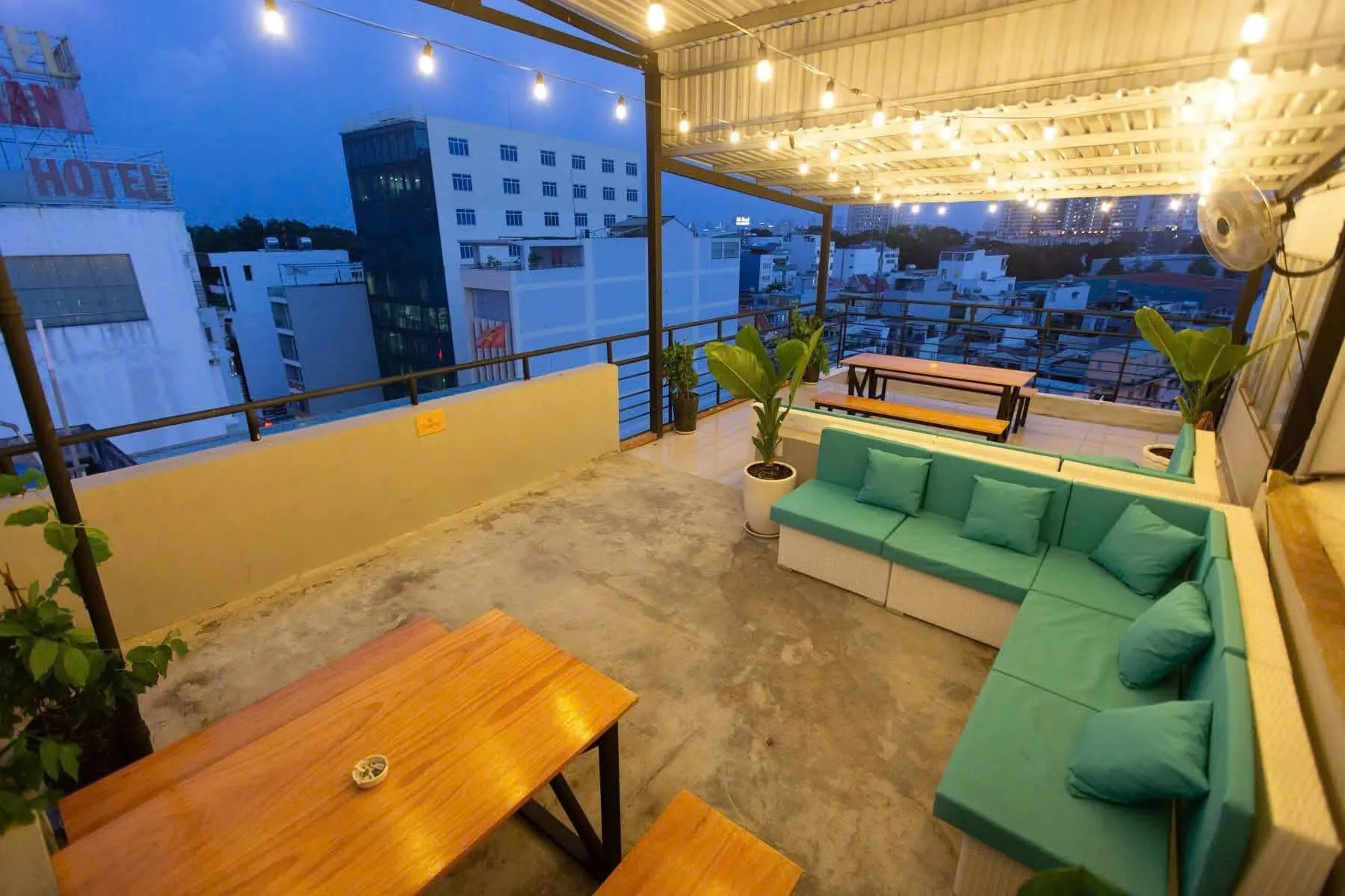 CHO THUÊ TÒA NHÀ : 23 BẠCH ĐẰNG, PHƯỜNG 2, QUẬN TÂN BÌNH . GIÁ THUÊ : 100 TRIỆU/THÁNG 