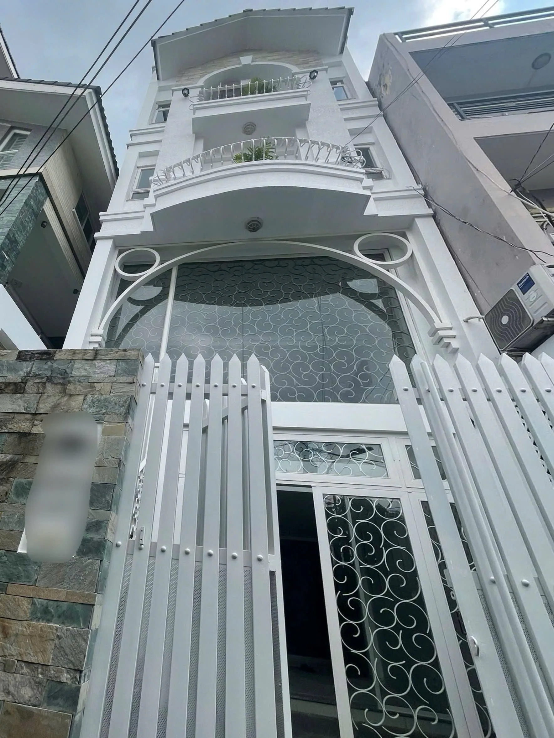 CHO THUÊ NHÀ MẶT TIỀN : QUỐC HƯƠNG – THẢO ĐIỀN, THỦ ĐỨC . GIÁ THUÊ : 65 TRIỆU/THÁNG