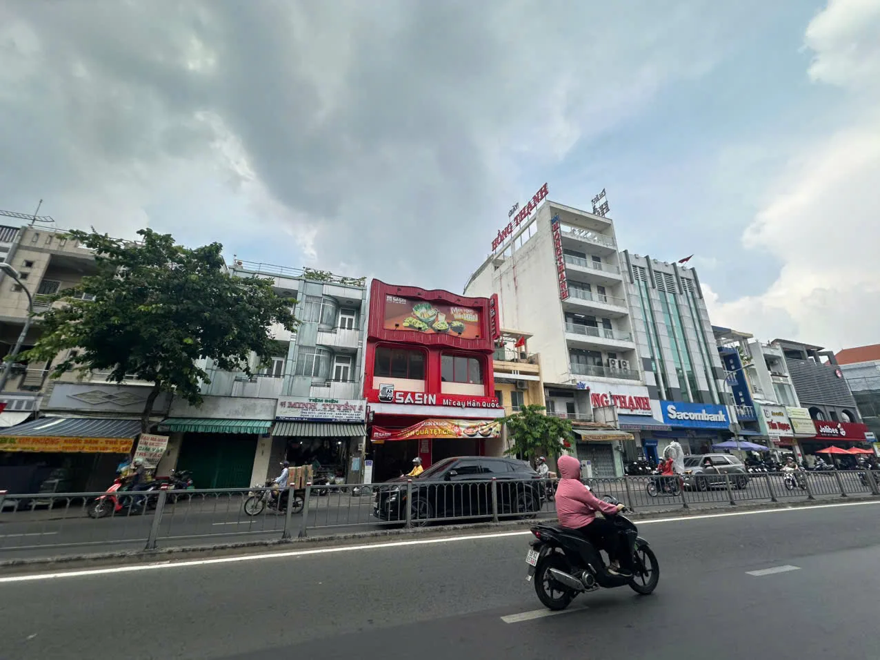 CHO THUÊ NHÀ MẶT TIỀN ĐÔI : 70-70A  Bà Hom, Phường 13, Quận 6. Giá thuê: 130 triệu/tháng