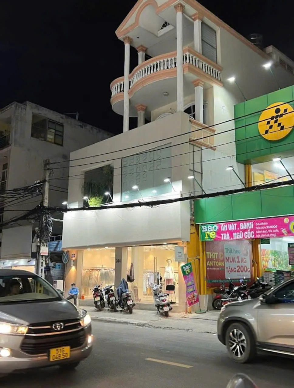 CHO THUÊ NHÀ MẶT TIỀN : 244 Huỳnh Văn Bánh, Phường 11, Quận Phú Nhuận. Giá thuê: 70 triệu/tháng