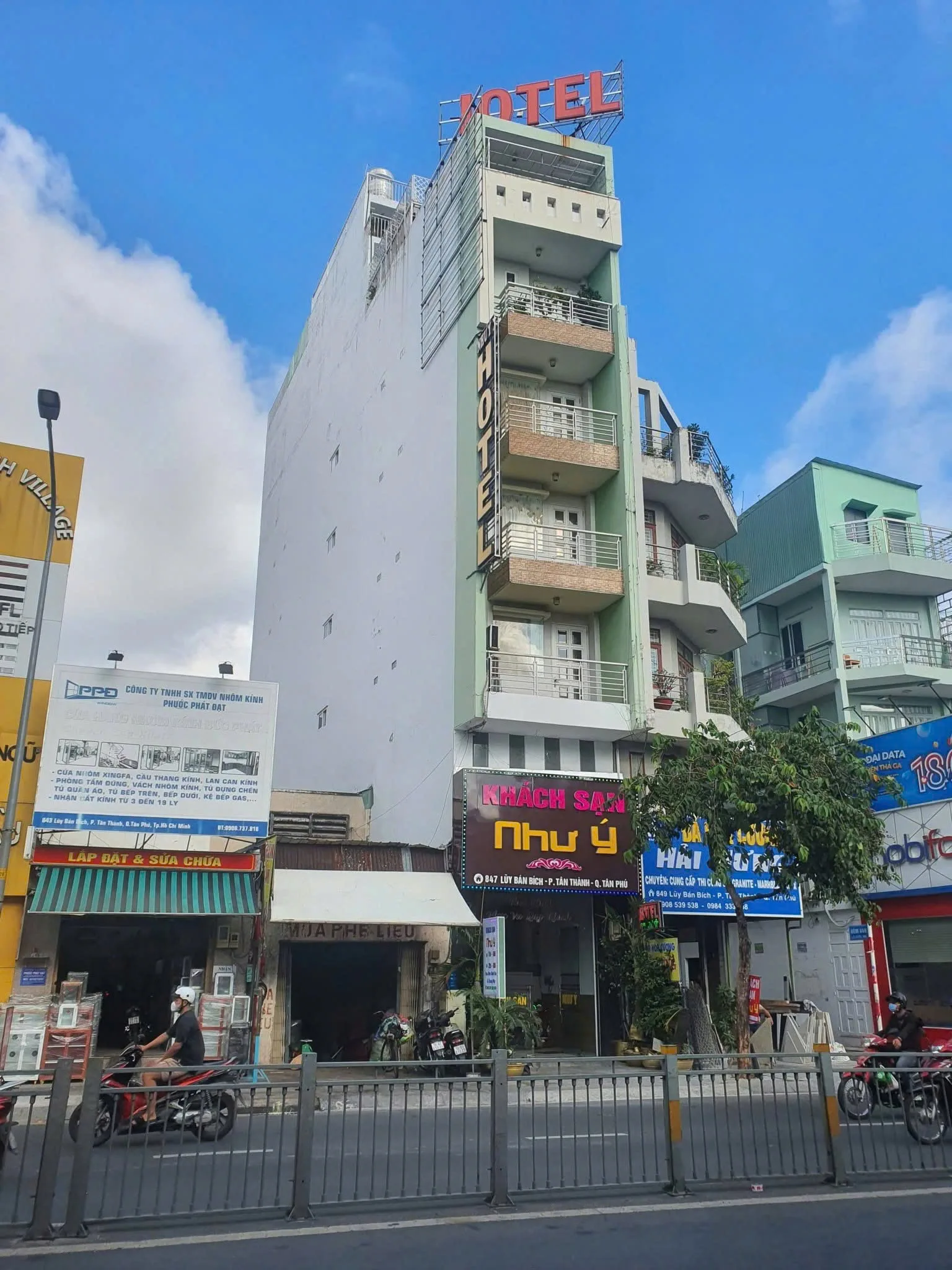 CHO THUÊ TÒA NHÀ CĂN HỘ DỊCH VỤ : 847 Lũy Bán Bích, Phường Tân Thành, Quận Tân Phú . Giá thuê: 90 tr
