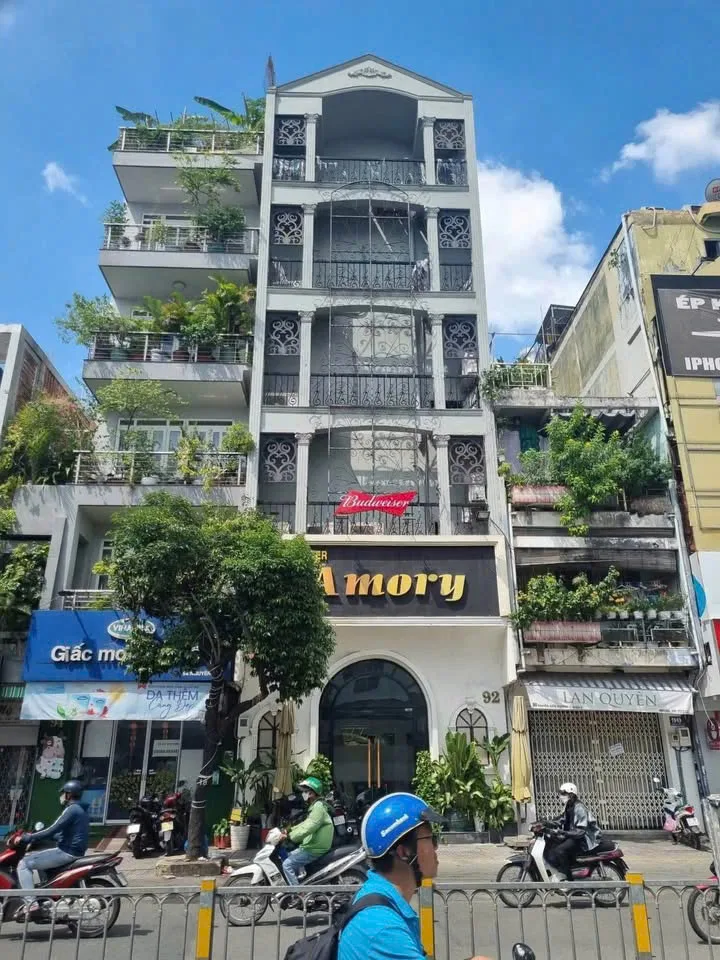 CHO THUÊ TÒA NHÀ MẶT TIỀN : 92 Nguyễn Biểu, Phường 1, Quận 5, TP.HCM. Giá thuê: 130 triệu/tháng