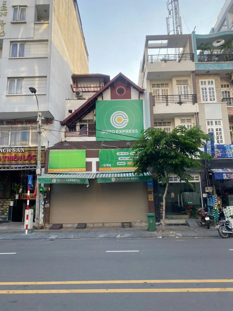 CHO THUÊ NHÀ MẶT TIỀN : 201 Hoàng Hoa Thám, Quận Tân Bình . Giá thuê: 75 triệu/tháng