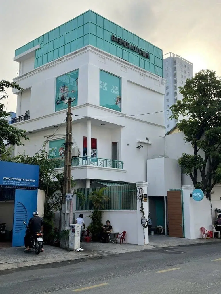 CHO THUÊ NHÀ GÓC 2 MẶT TIỀN : 48Bis Trần Đình Xu, Quận 1. Giá thuê: 90 triệu/tháng