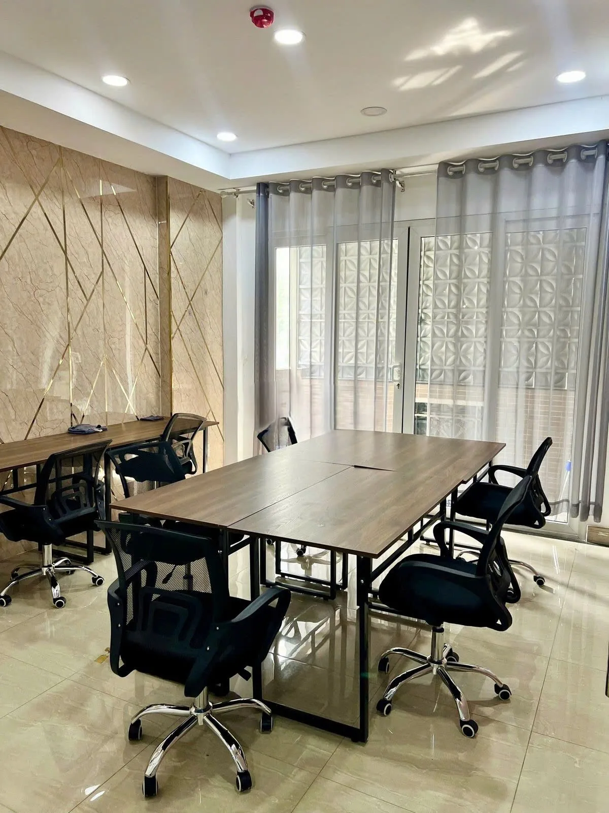 CHO THUÊ TÒA NHÀ MẶT TIỀN : 353 TRẦN HƯNG ĐẠO, PHƯỜNG CẦU KHO, QUẬN 1. GIÁ THUÊ : 180 TRIỆU/THÁNG