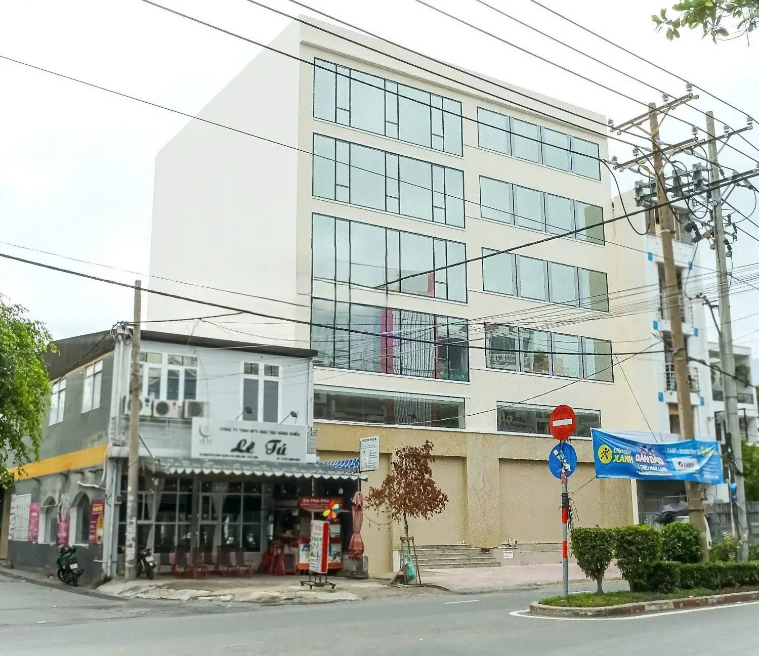 Cho thuê Tòa Nhà : 36–38–40–42 Nguyễn Cửu Đàm, Quận Tân Phú. Giá thuê: 550 triệu/tháng.