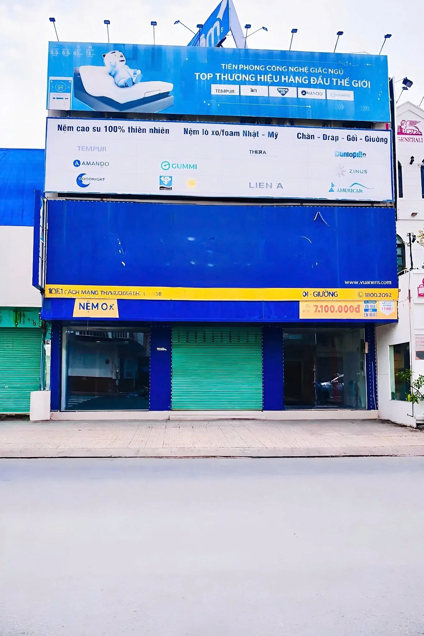 Cho thuê Nhà mặt tiền : 1051 Cách Mạng Tháng 8, Phường 7, Quận Tân Bình. Giá thuê: 180 triệu/tháng.