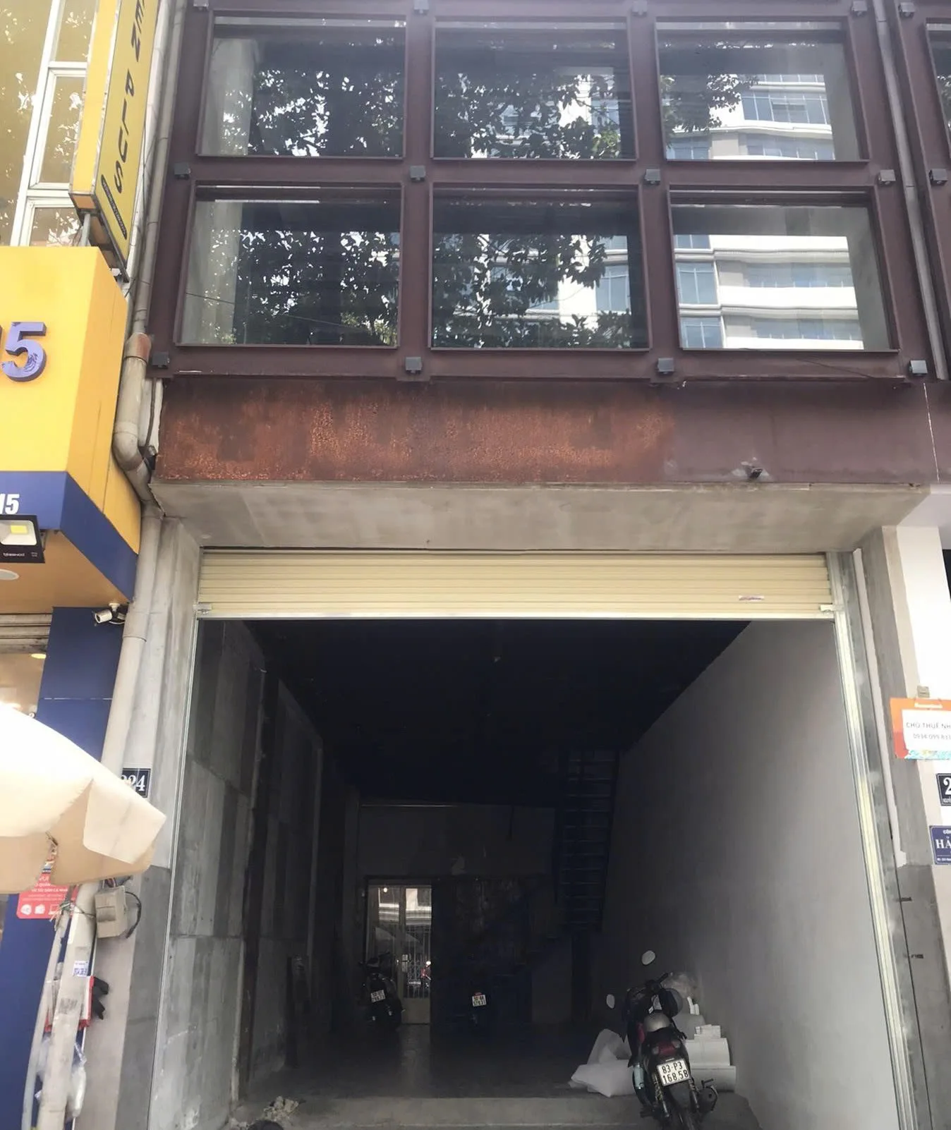 Cho thuê Nhà mặt tiền : 224 Nguyễn Tri Phương, Phường 4, Quận 10. Giá thuê: 80 triệu/tháng.
