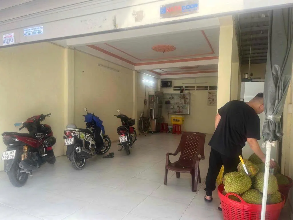 Cho thuê Nhà mặt tiền : 108 Bà Hom, Phường 13, Quận 6. Giá thuê : 70 triệu/tháng
