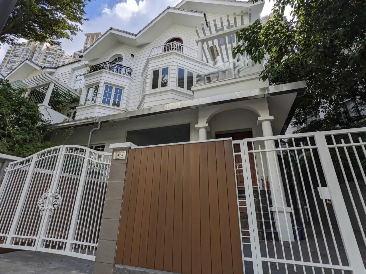 Cho Thuê Tòa Nhà : 18  Đường Đ6, KDC 92 Nguyễn Hữu Cảnh, Bình Thạnh. Giá thuê : 5.000 USD/tháng