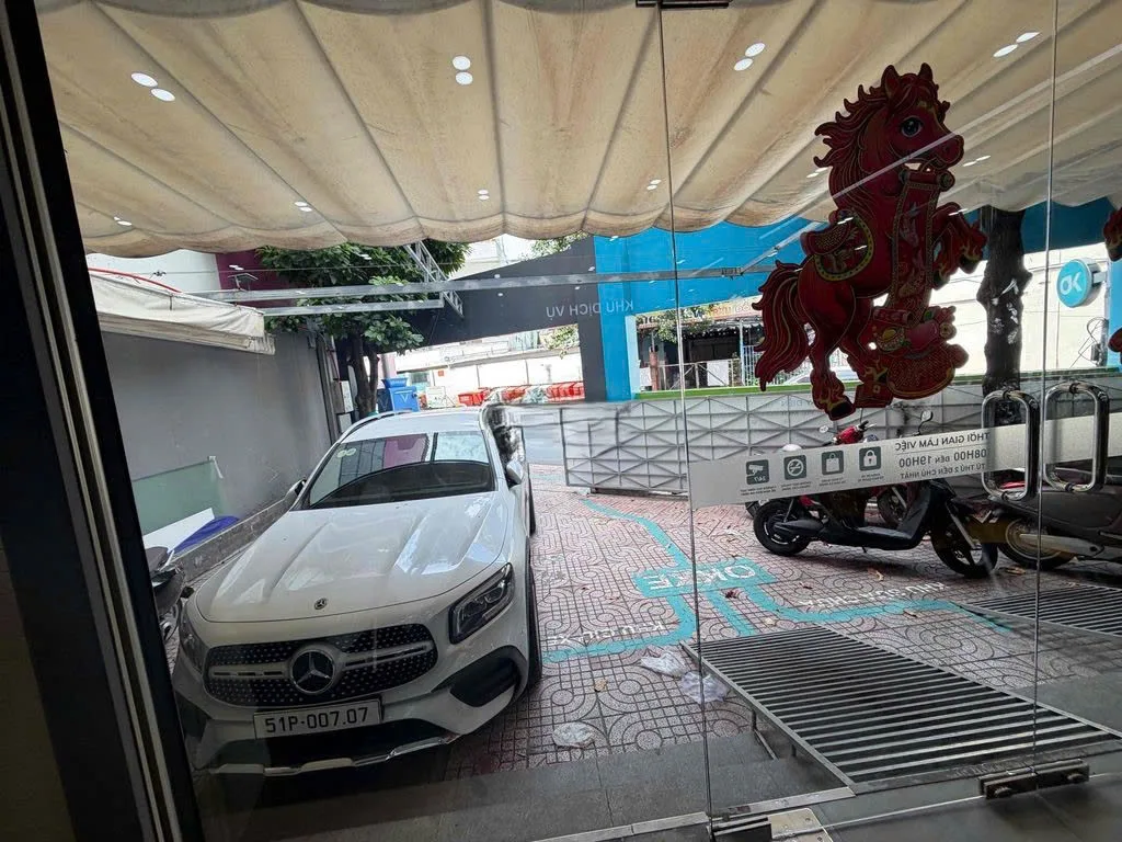 Cho Thuê Nhà MT : 40E Út Tịch, Phường 4, Quận Tân Bình. Giá thuê: 85 triệu/tháng.