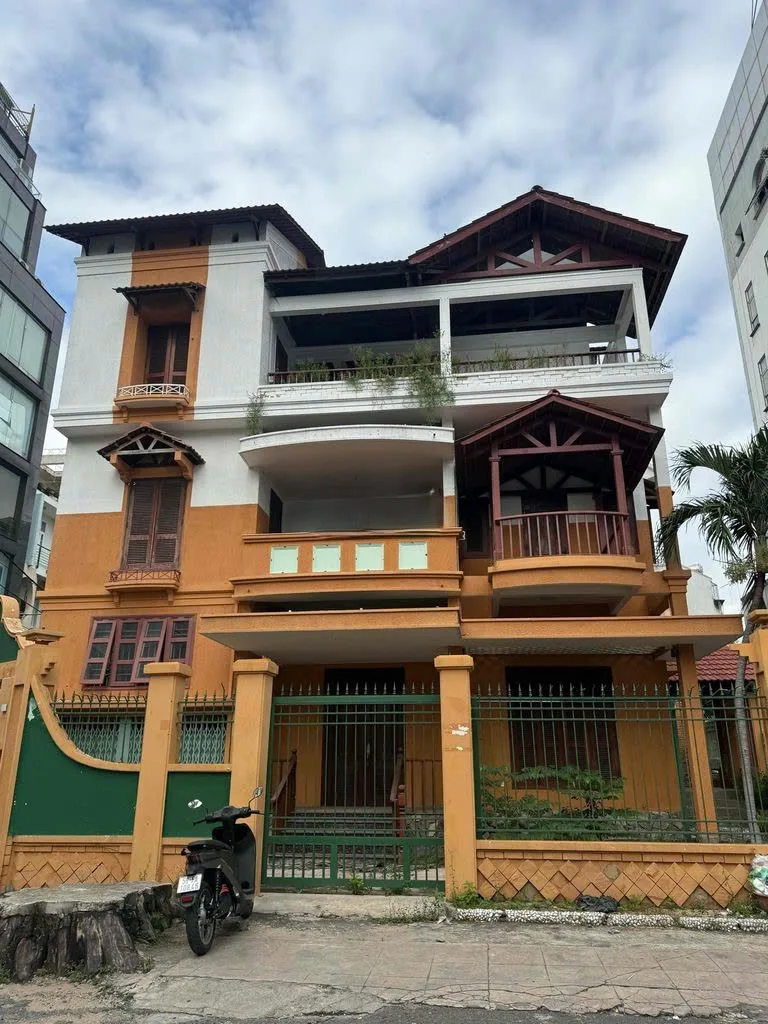 Cho Thuê Nhà MT : 21S–21T Nguyễn Văn Trỗi, Quận Phú Nhuận. Giá thuê: 8.500 USD/tháng.