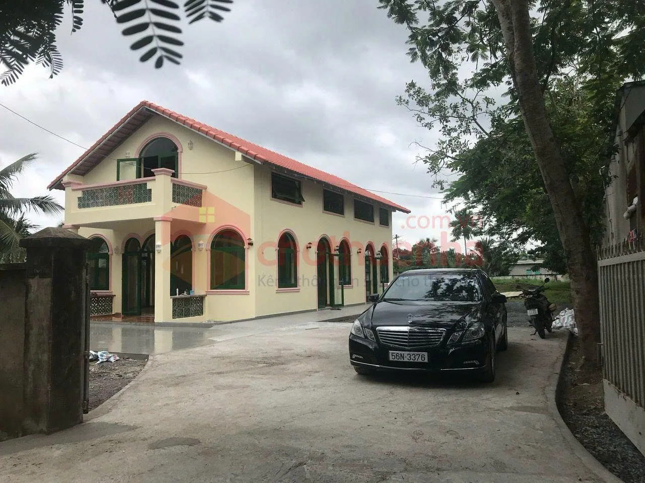 Cho Thuê khuôn viên Biệt Thự : 658 Lã Xuân Oai, Thủ Đức. Giá thuê : 150 triệu/tháng.