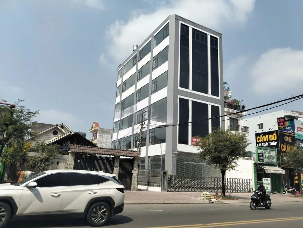 Cho Thuê Tòa Nhà 2MT : 252A Man Thiện, Thủ Đức. Giá thuê: 300 triệu/tháng.
