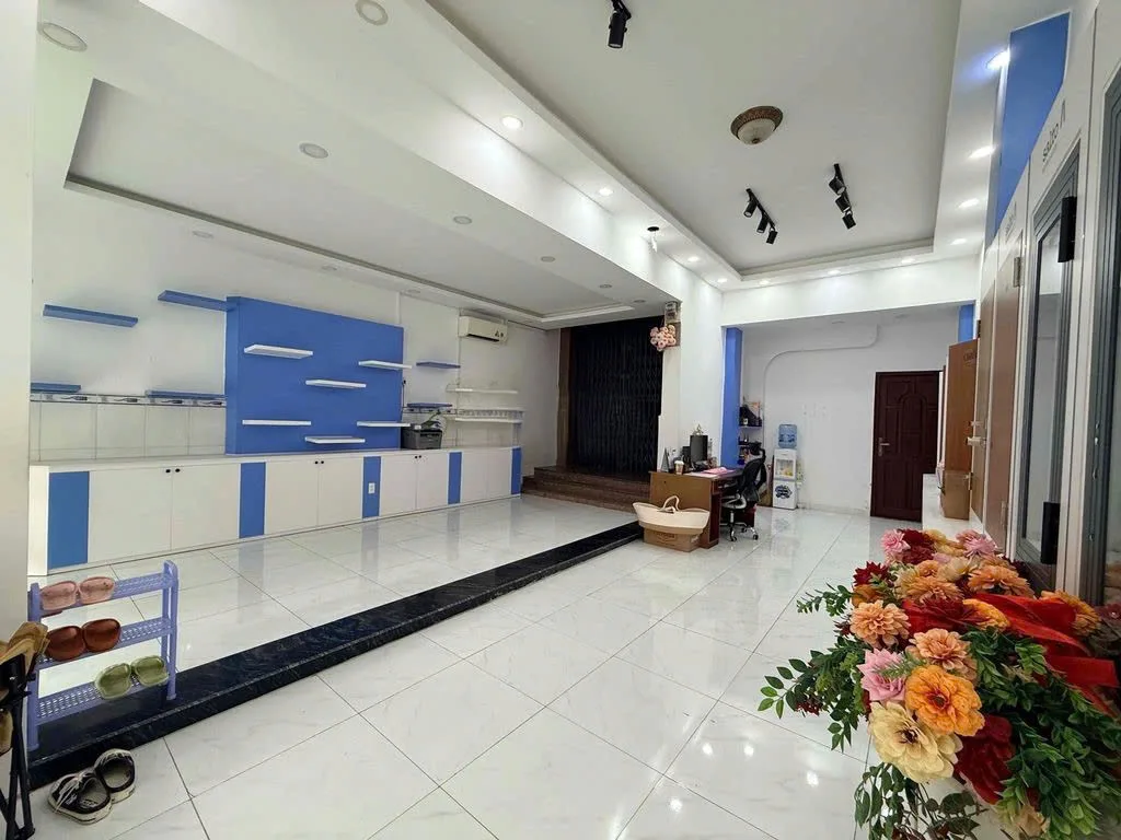 Cho Thuê Nhà mặt tiền : 23–25 Lê Quang Định, Phường 14, Quận Bình Thạnh. Giá thuê: 100 triệu/tháng